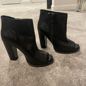 BCBG generation Rocco black leather open toe ankle boot bootie 8